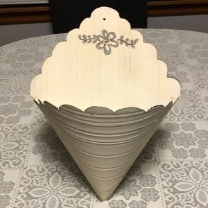 Shabby chic wall pocket